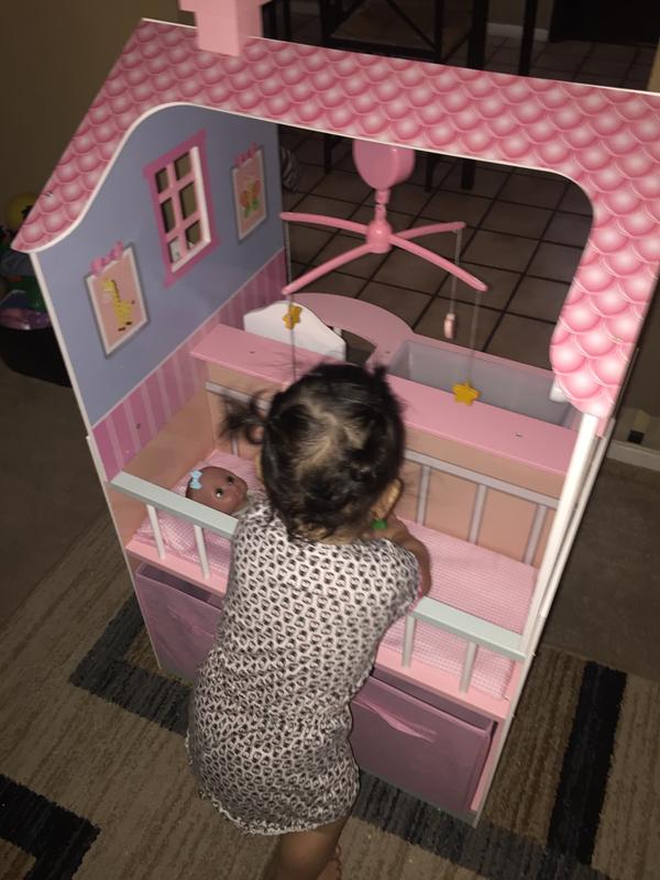 My daughter enjoy play in it !