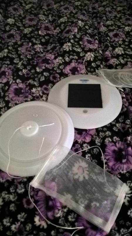 Contains 2x Solar Floats/Pool Decorations or Garden Decoration