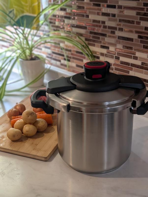 Clipso 6.3-Quart Pressure Cooker | T-fal