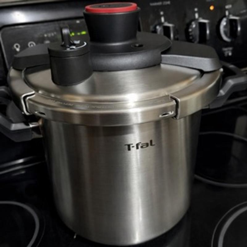 Clipso 8-Quart Pressure Cooker | T-fal