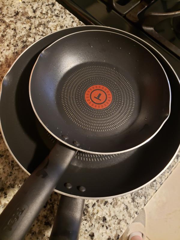 T-Fal 10.5 and 8 inch pans set