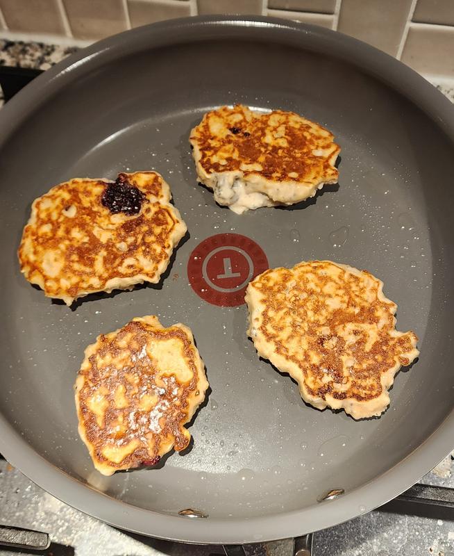 Making russian blackberry pancakes