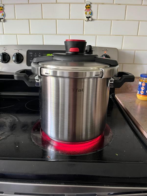 Clipso 6.3-Quart Pressure Cooker | T-fal