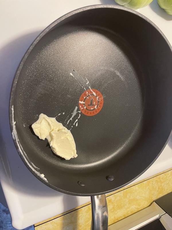 Asked my former flatmates not to use metalware in MY nonstick pot, was told  I was being unreasonable and that they wouldn't scratch it. My sister's  identical pot of the same age