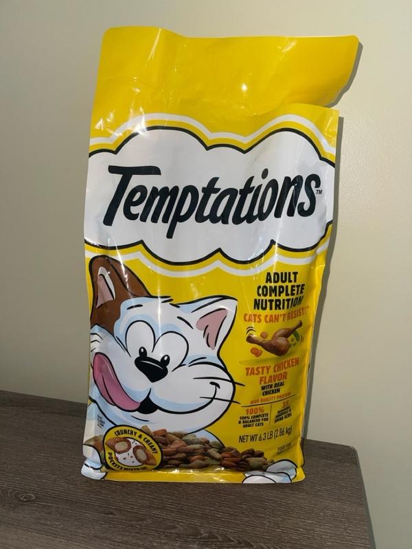 Temptations Chicken Flavor Cat Treats 48 oz - Crunchy & Soft