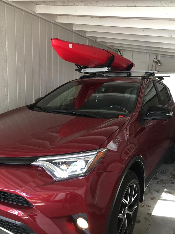Thule Hullavator Pro Kayak Carrier - Carries 1 Kayak - Roof-Mounted -  Lift-Assistance for Easy Loading and unloading - 75lb Load Capacity -  Includes
