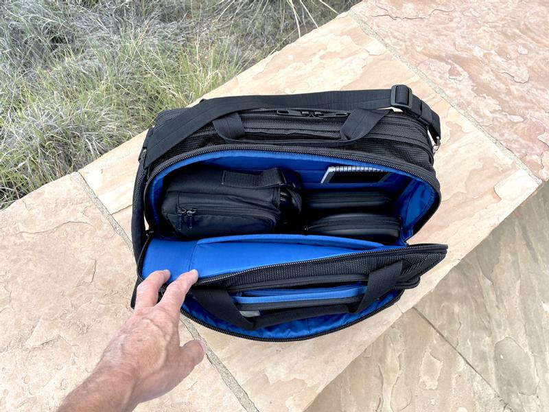 Thule crossover 2 discount laptop bag 15.6