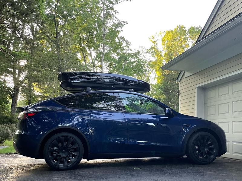 Thule motion xt best sale xl tesla model 3