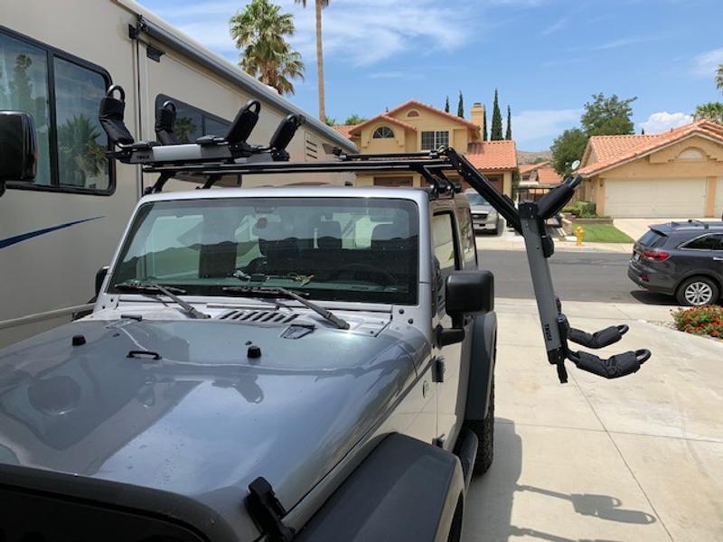 Thule Hullavator Pro Kayak Carrier - Carries 1 Kayak - Roof-Mounted -  Lift-Assistance for Easy Loading and unloading - 75lb Load Capacity -  Includes