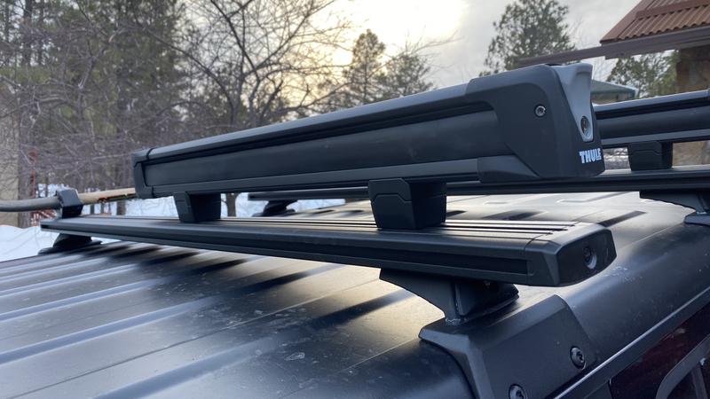 Thule 7326 SnowPack Roof-Mount Ski & Snowboard Carrier