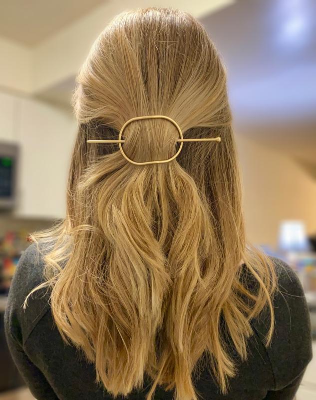 Super Elegant Gold Hairpin to Enhance your Casual or Night Our Hair look Create a polished look in minutes with the Nº1 Hairpin  main image 3