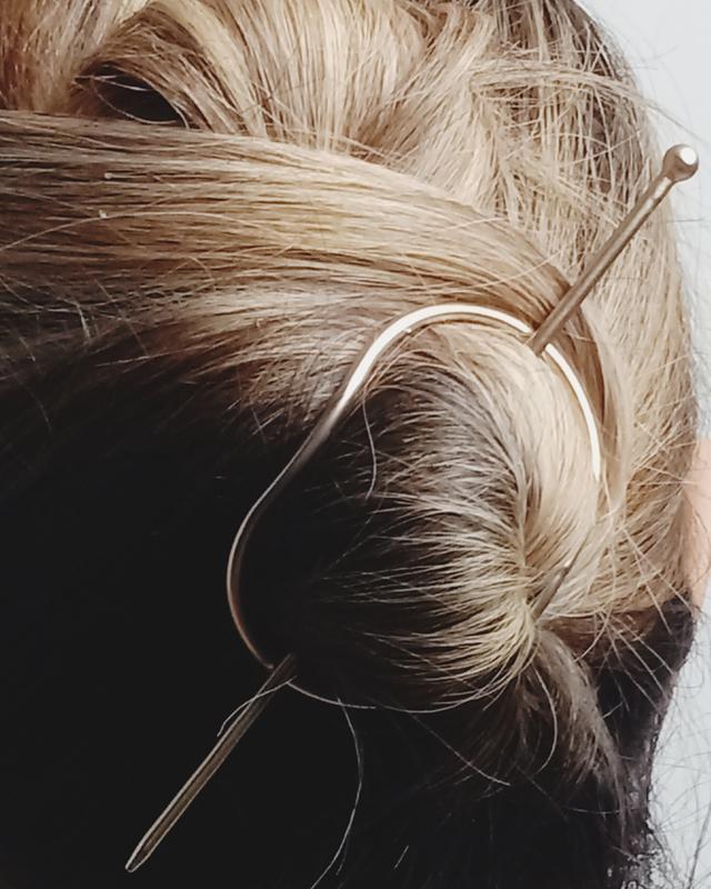Hoop & Pin by the Hair edit in the color: Gold