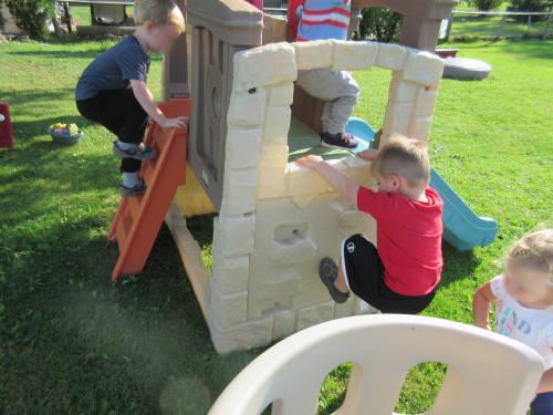 Little tikes woodland store climber