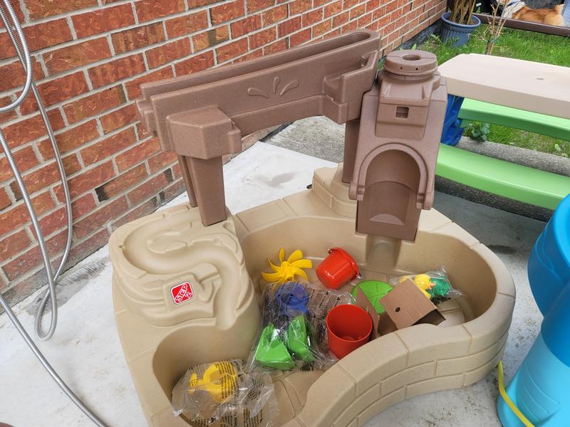 No pump, missing screws and some parts to the dumping bucket.