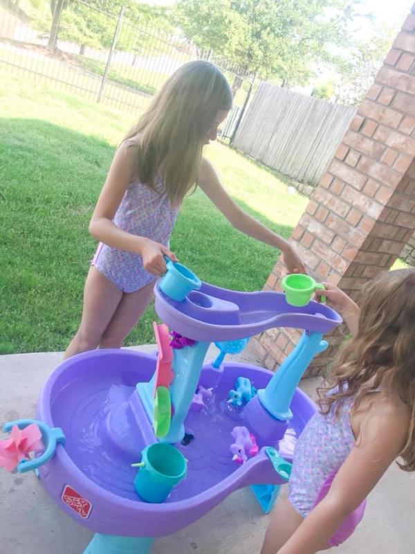 Step2 rain showers & unicorns best sale water table