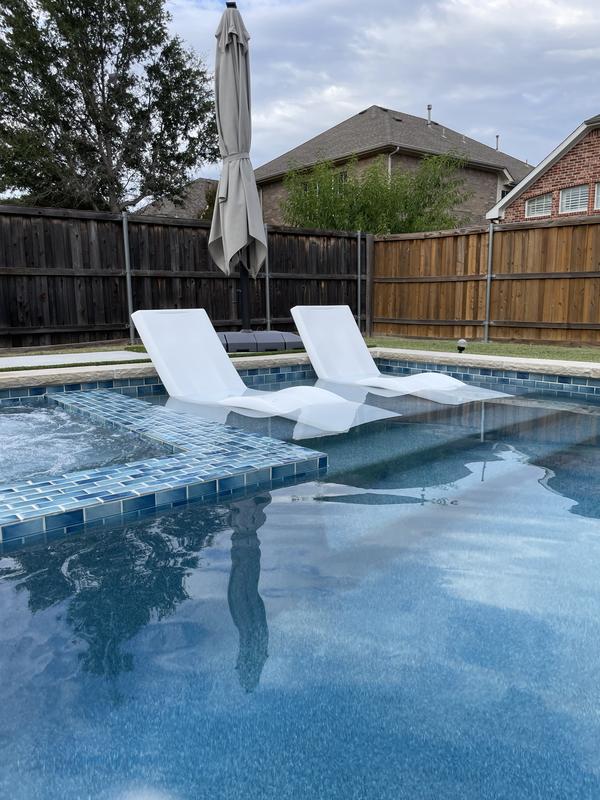 Vero Pool Lounger White from Step2