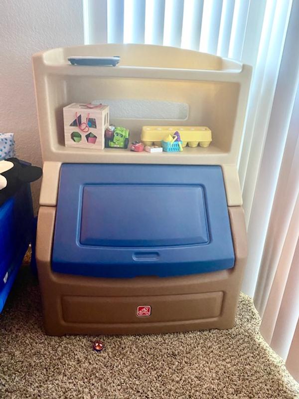 Step 2 toy box with clearance shelf