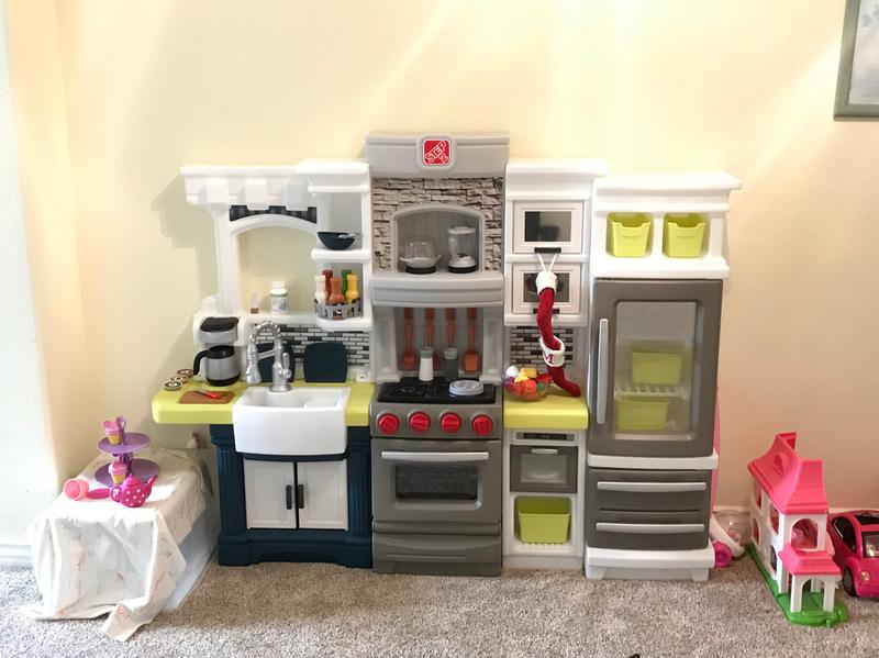 Step2 elegant edge shop play kitchen playset