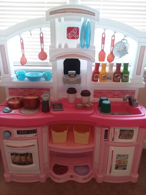 Fun with Friends Kitchen Set with Electric Sounds and Lights, Kids Play  Kitchen Accessories, Early Learning Toys for Girls, Pink