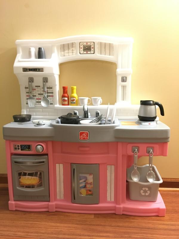 Step 2 modern kitchen hot sale set