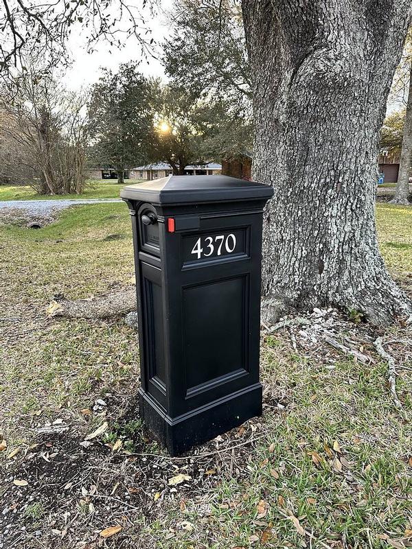 Step2 Post Mount White Plastic Extra Large Lockable Mailbox 500599