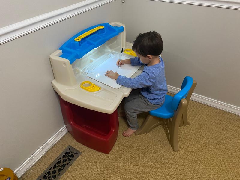 Step 2 Deluxe Creative Projects Kids' Art Desk with Splat Mat