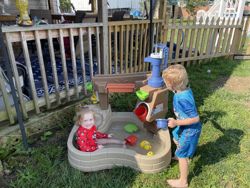 Step2 Pump Splash Discovery Pond Toy