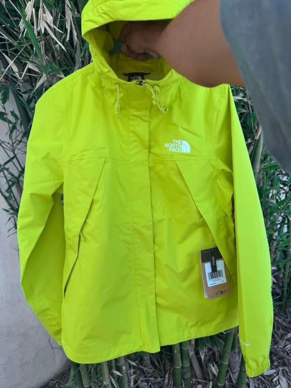 Customer photo for "I like the jacket because the color is beatiful"