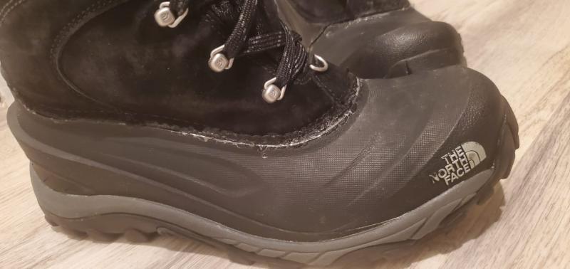 Customer photo for "Loved the boots, BUT got a defective one."