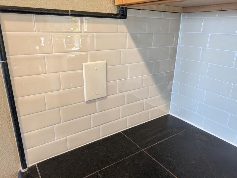 Smart Tiles Oslo Gray 23-in x 11-in Glossy Resin Brick Subway Peel and Stick Wall Tile (2.87-sq. ft/ Carton)