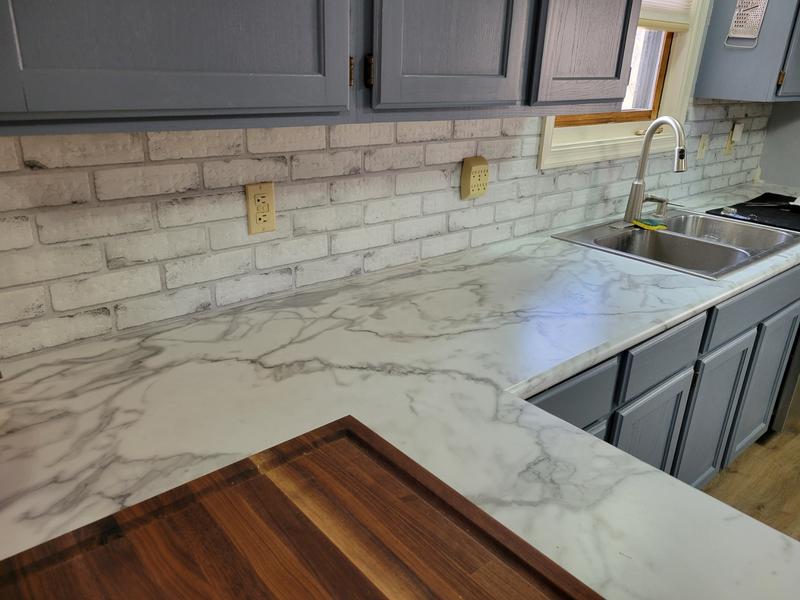 smart tiles Brik Sidney White / Gray 21.28 in. x 10.86 in. Vinyl