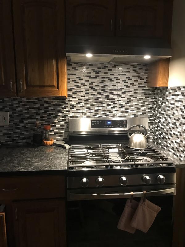 Smart Tiles Crescendo Agati Grey, White 10-in x 10-in Glossy Resin Mixed Pattern Peel and Stick Wall Tile (2.37-sq. ft/ Carton)
