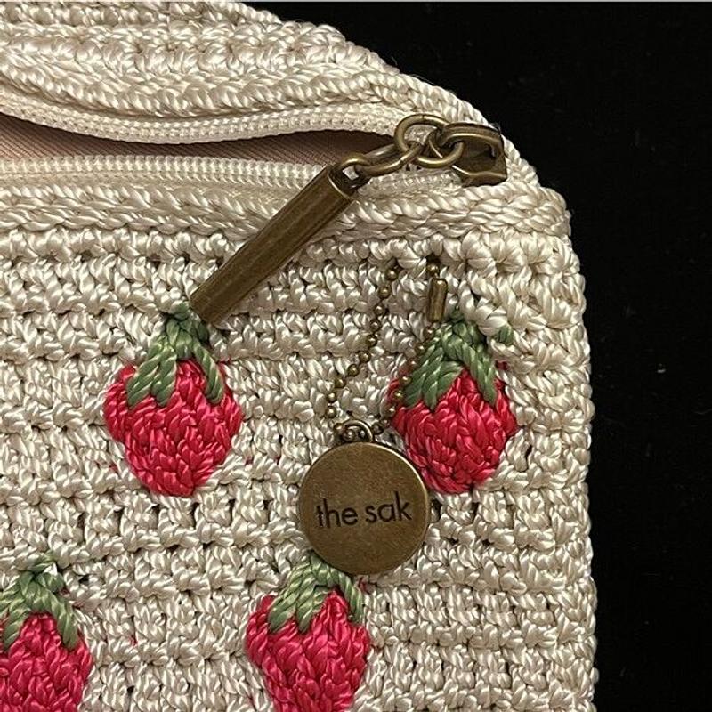 Review Thumbnail Image 0 377365388