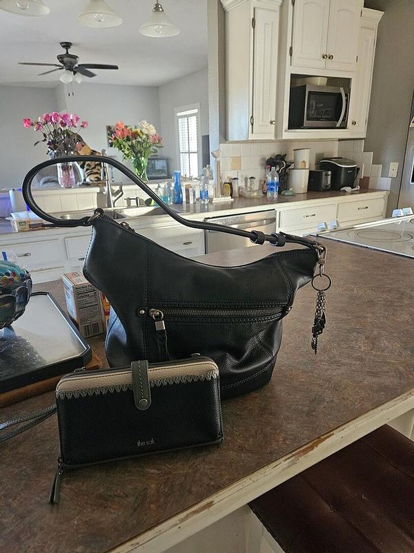 Review Thumbnail Image 0 379738092