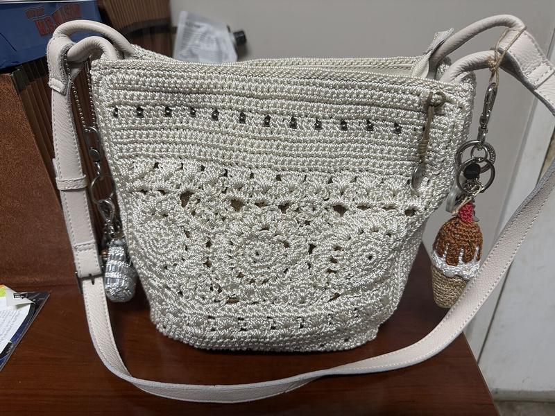 Customer photo for "I absolutely LOVE this bag!!!!!"