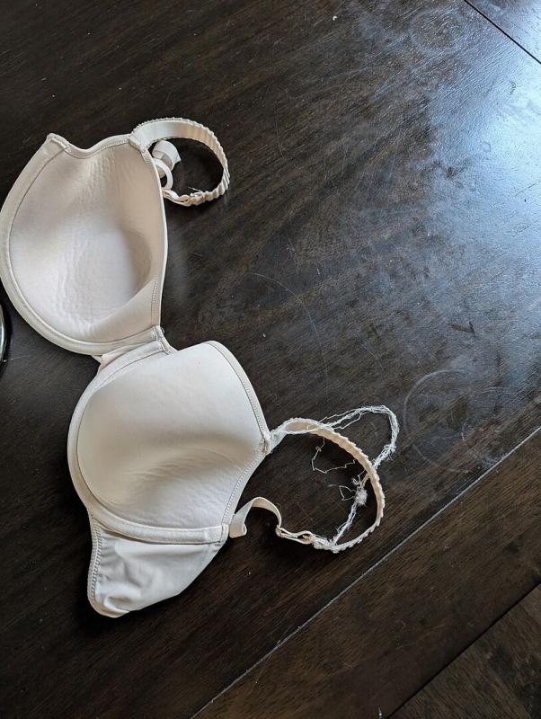 Customer photo for "The Material is weak and falls apart"