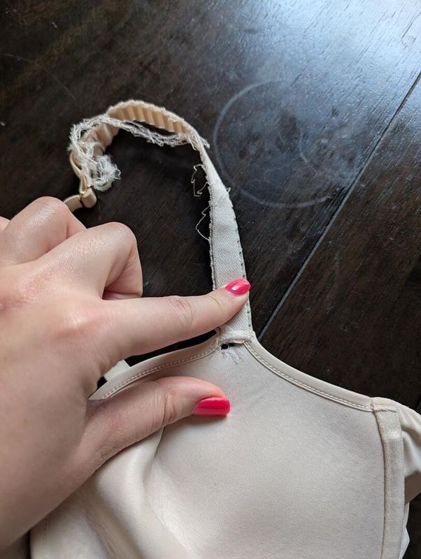 Customer photo for "The Material is weak and falls apart"