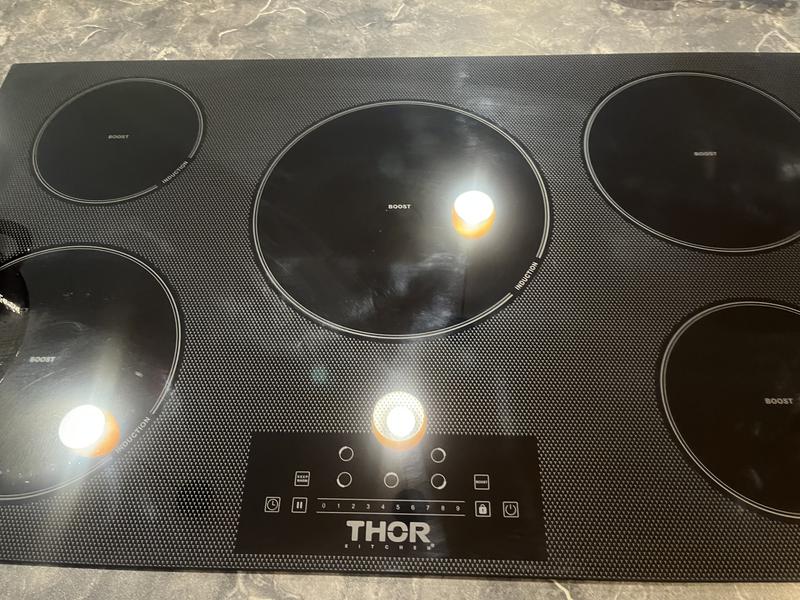 Thor Kitchen 36-in 5 Burners Black Induction Cooktop TIH36 at Lowes.com