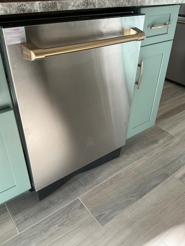 24-Inch Stainless Steel/Bronze Built-in Dishwasher | Gordon Ramsay