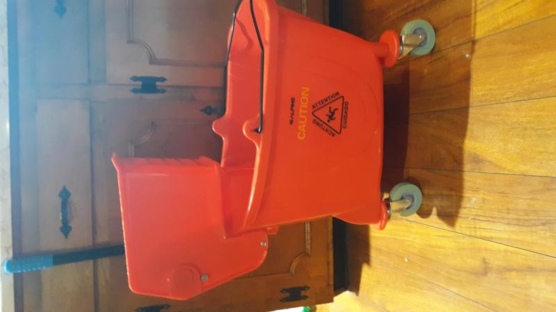 Alpine Industries 36 Qt. Gray Heavy-Duty Mop Bucket with Side