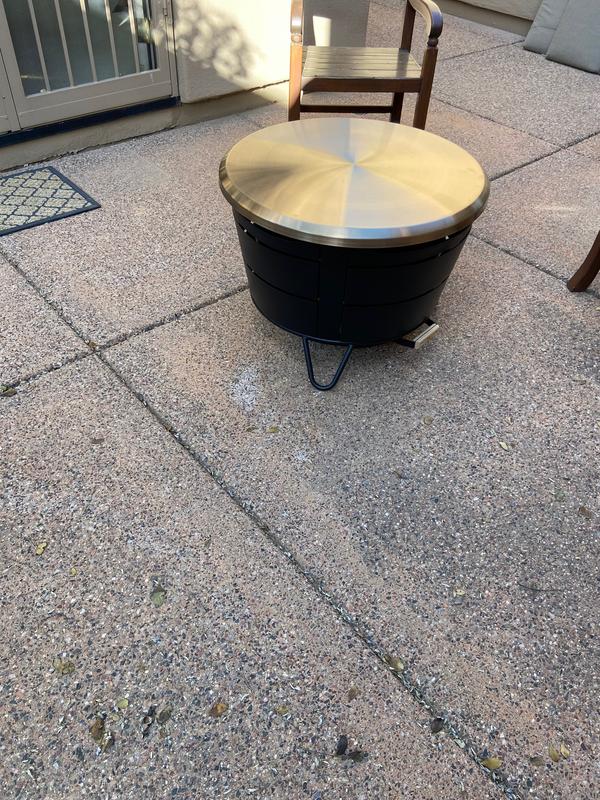 The cover can be used with the screen and heat deflector accessories stored inside the fire pit!