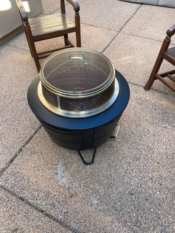 Tike fire pit with screenand heat deflector!