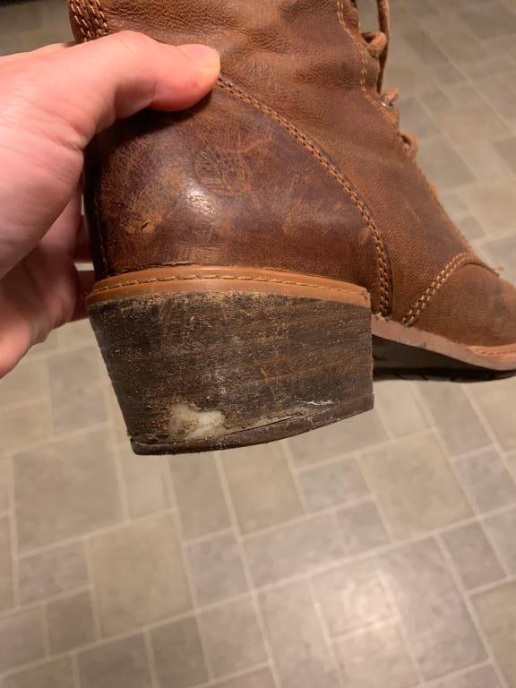 Customer photo for "Heel poor quality"
