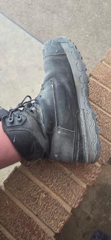 Side left shoe