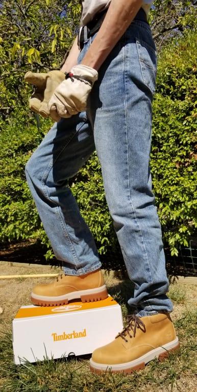 These chukka boots' upper are made with waterproof premium Timberland leather, it's functional and stylish.