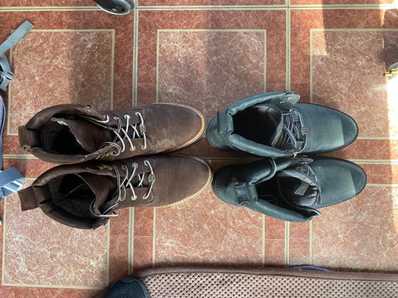 A comparison between my brown pair (normal) and the black pair (completely unusable)