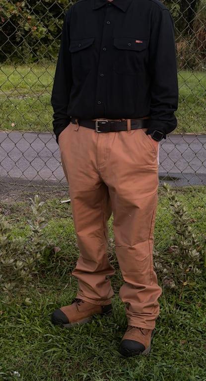 Camisa y pantalones y botas