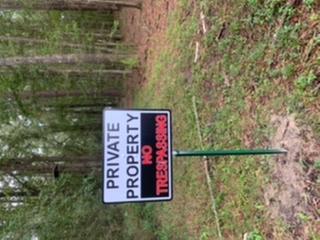 Sign easily mounted
