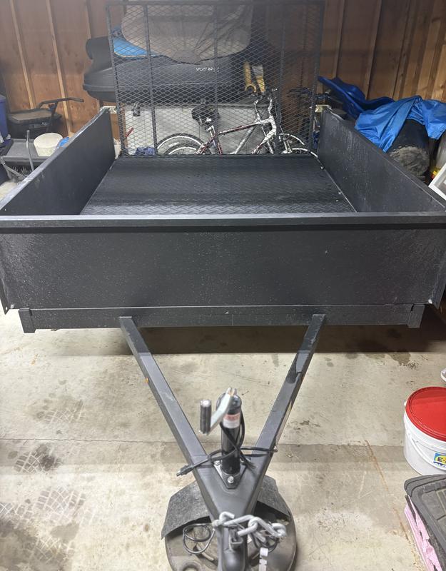 2” Ball Mounted Tongue with built-in jack and 4-prong flat adapter for trailer lights.