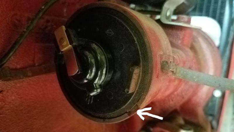 Location of notch on distributor